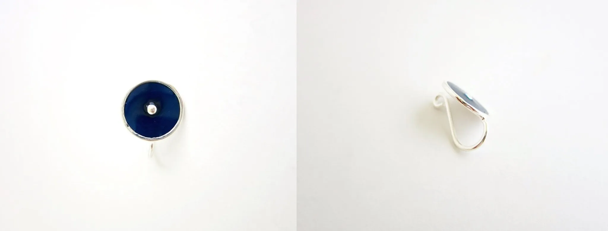 Chic, round navy-blue enamel nose pin