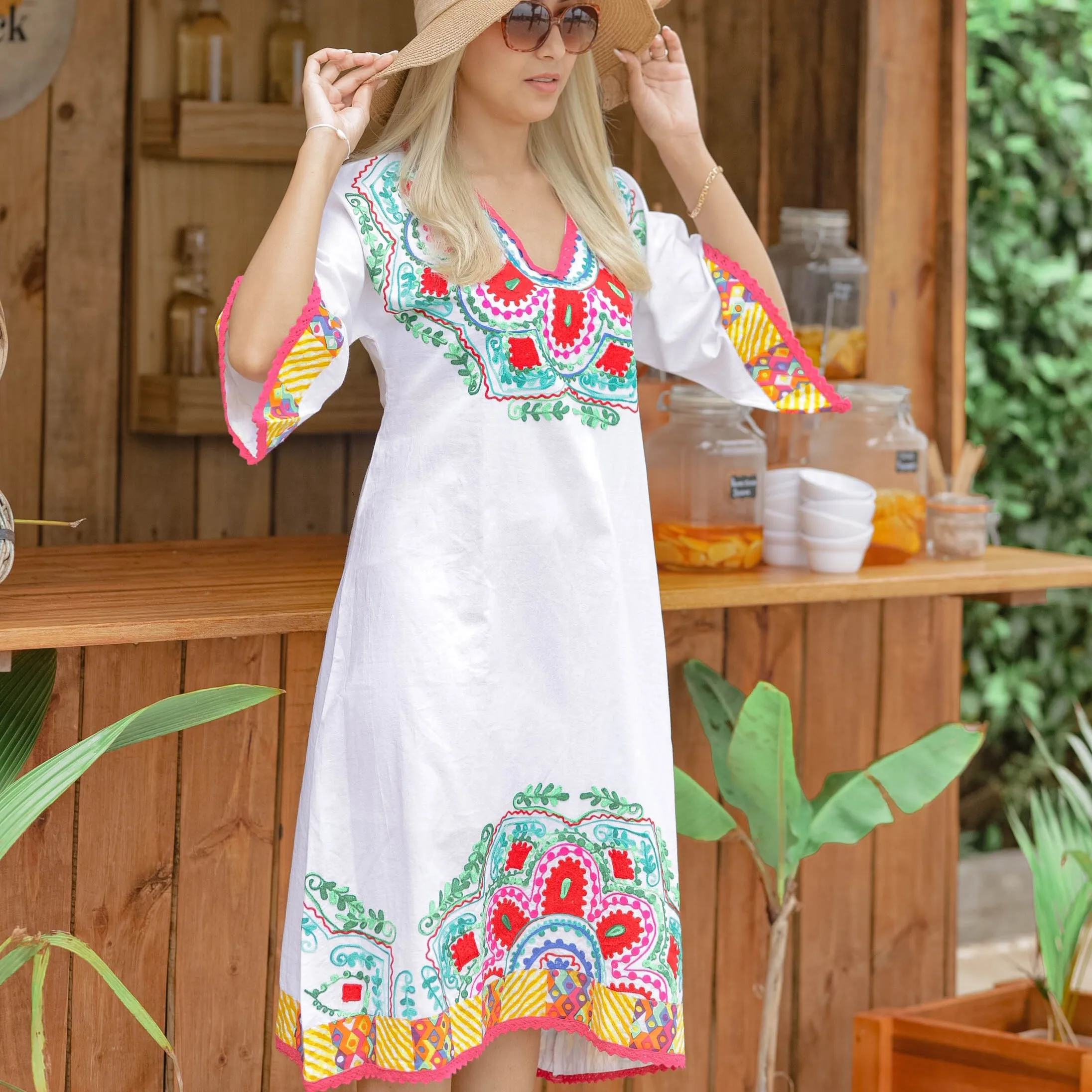 Serenity Seeker White Floral Kaftan: Embrace Tranquility in Effortless Style