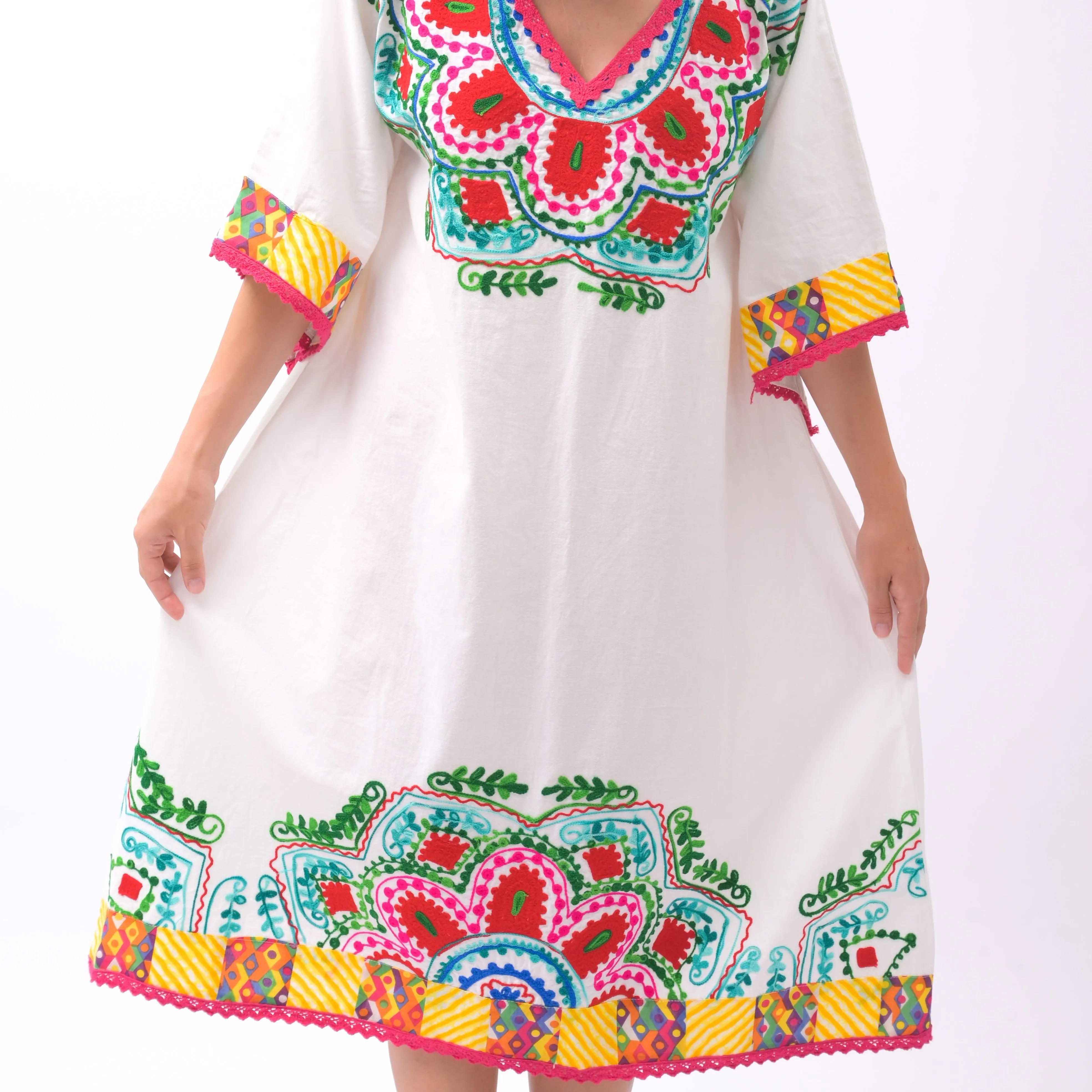 Serenity Seeker White Floral Kaftan: Embrace Tranquility in Effortless Style