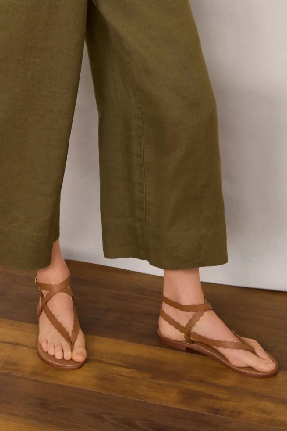 Silvie Sandal - Tan Scallop