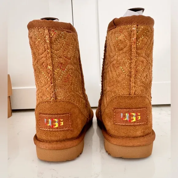 UGG CLASSIC II GRAPHIC STITCH SIZE T8NWB