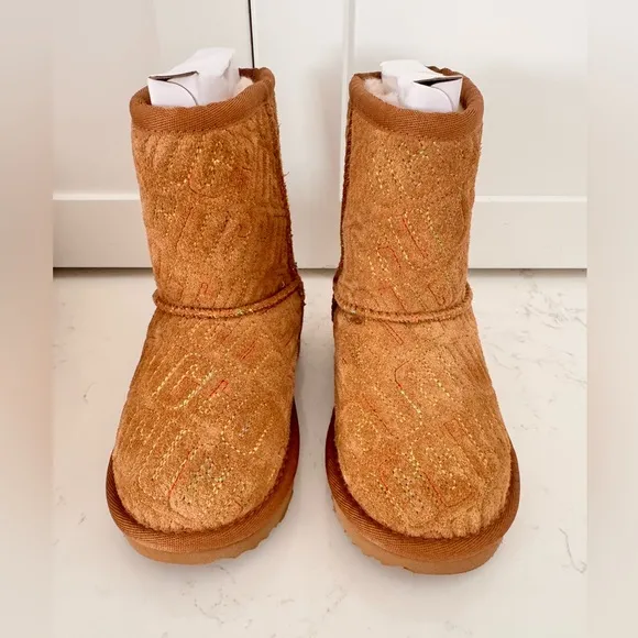 UGG CLASSIC II GRAPHIC STITCH SIZE T8NWB