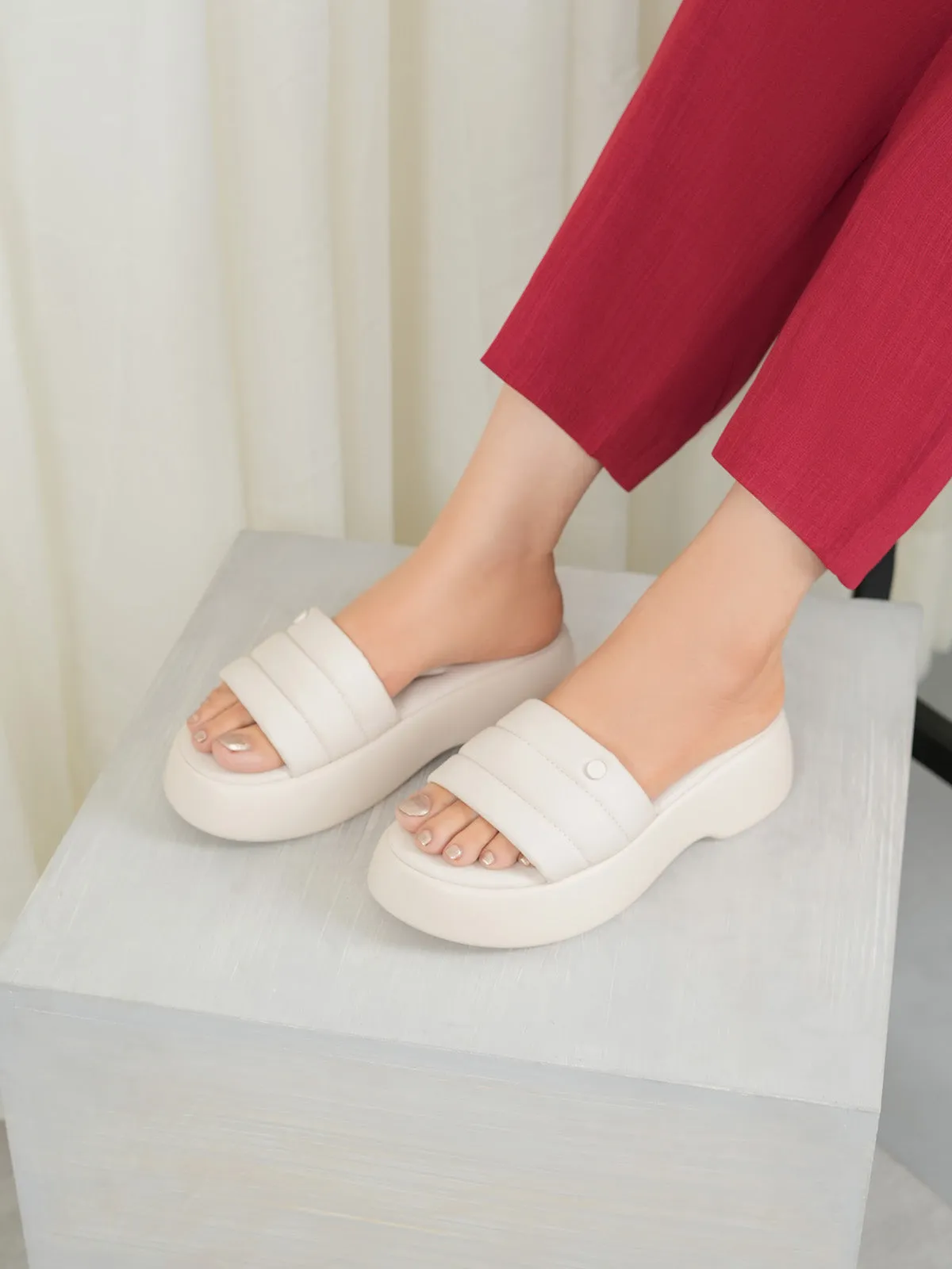 Womens "HINNAYE" Cushioned Comfy Slippers